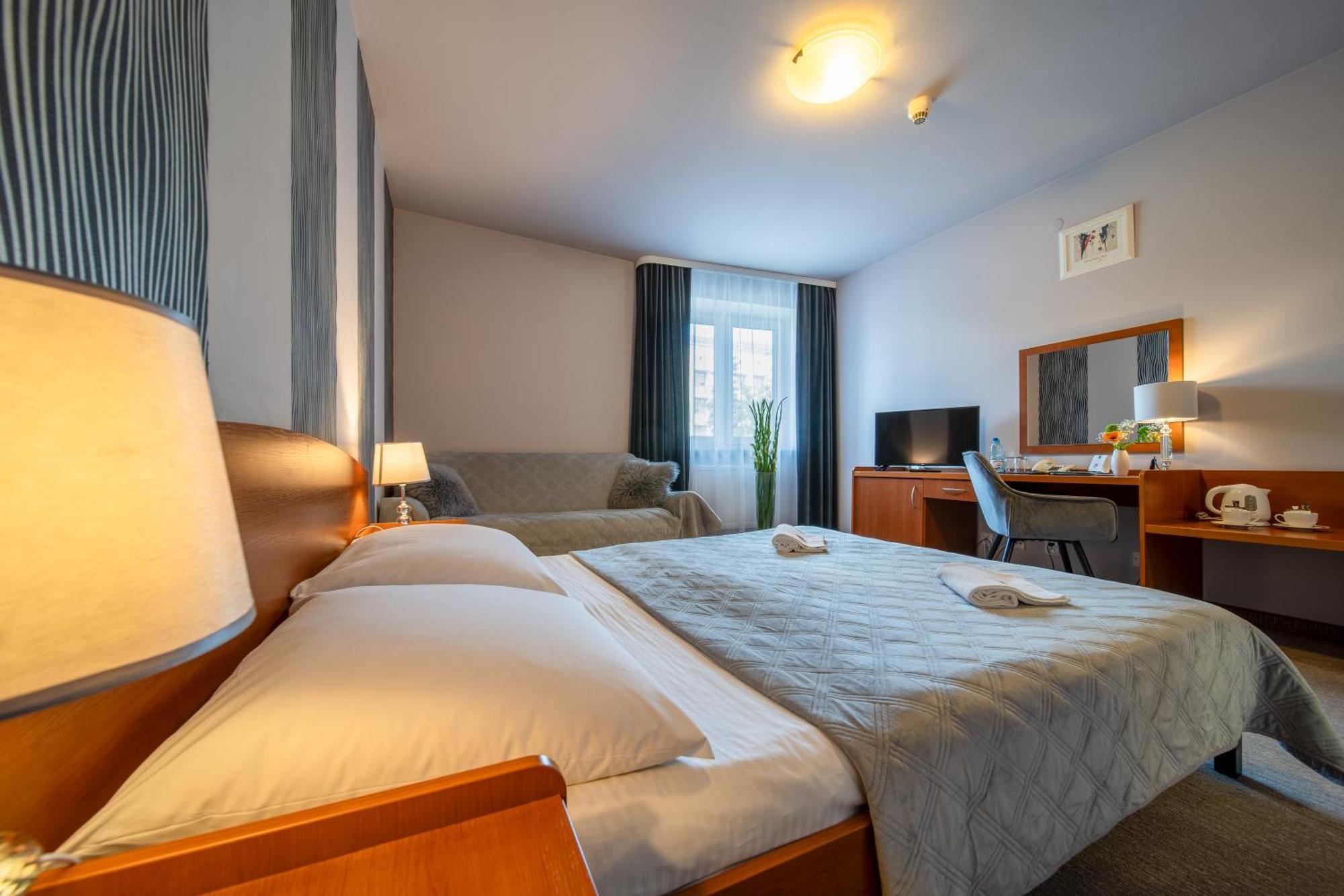Hotel Gromada Radom Centrum Esterno foto