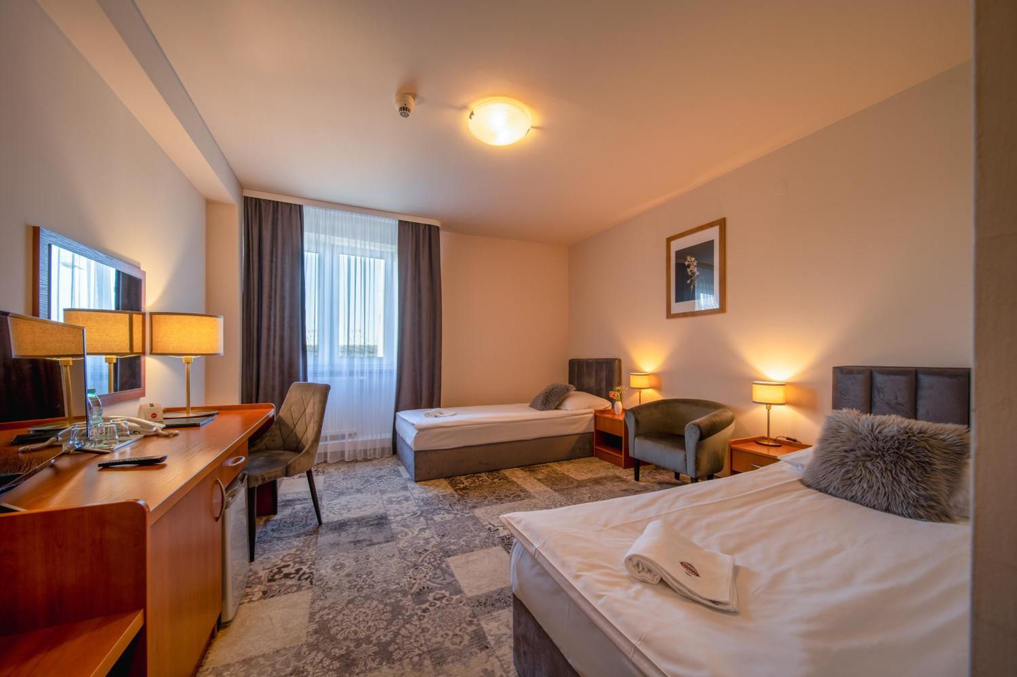 Hotel Gromada Radom Centrum Esterno foto