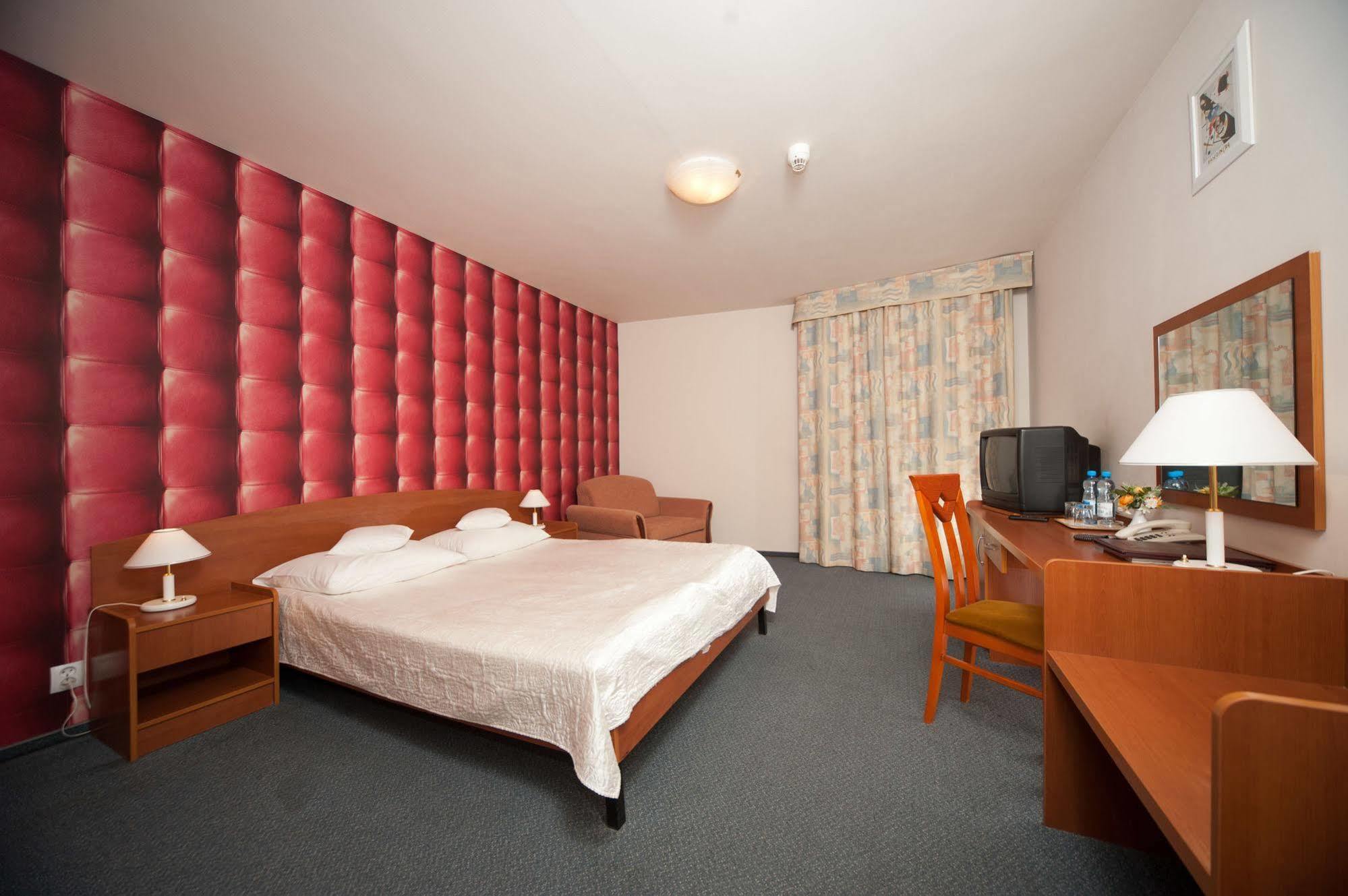 Hotel Gromada Radom Centrum Esterno foto