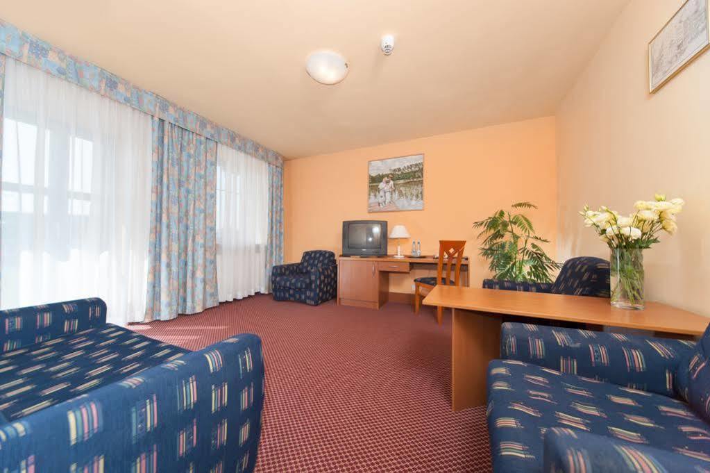 Hotel Gromada Radom Centrum Esterno foto